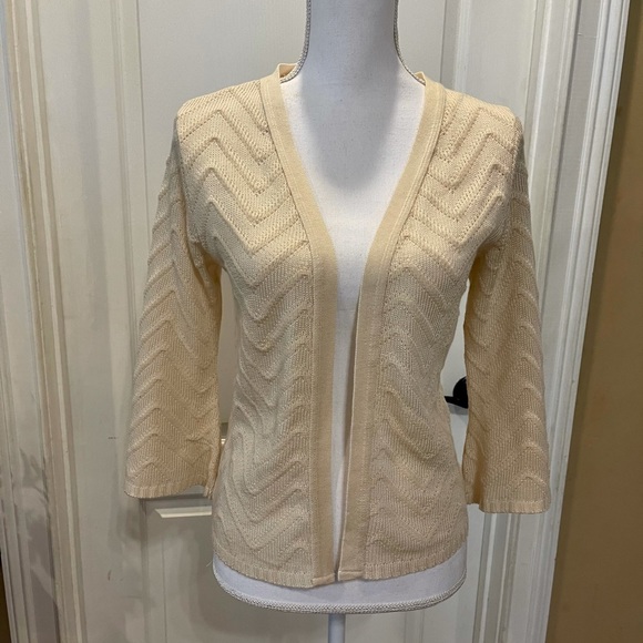 Time and Tru Tops - Lightweight cream colored sweater